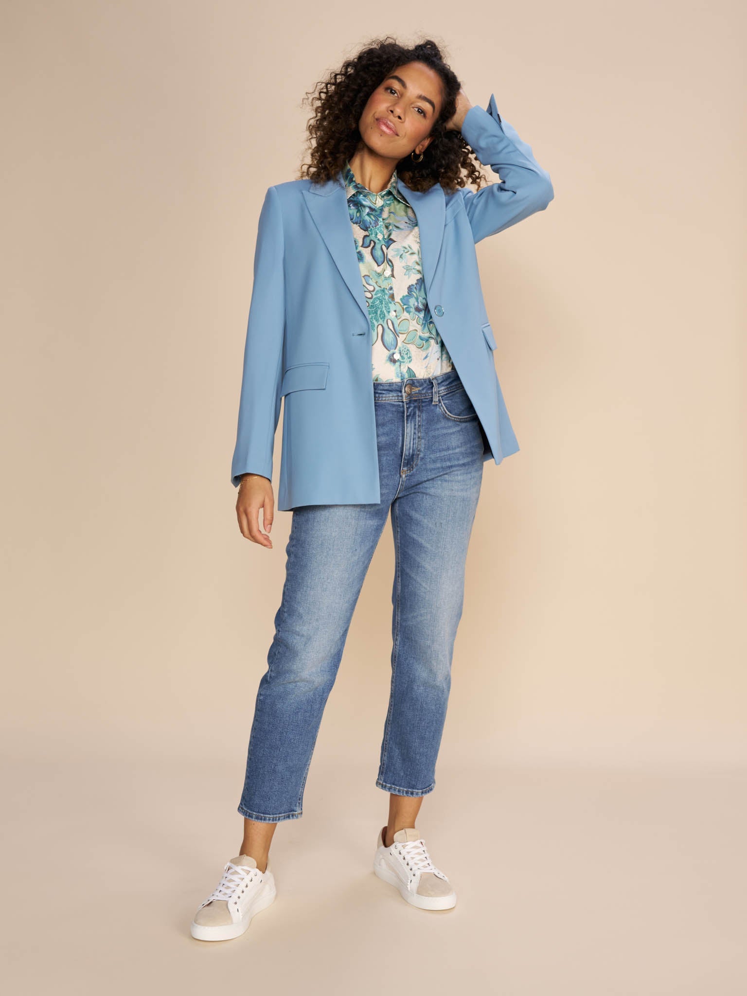 Modelshot / Mid Blue / Detail